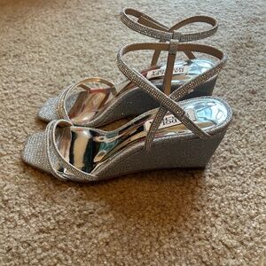 Badgley Mischka Strappy Silver Sequined Open Toe Wedges Size 7